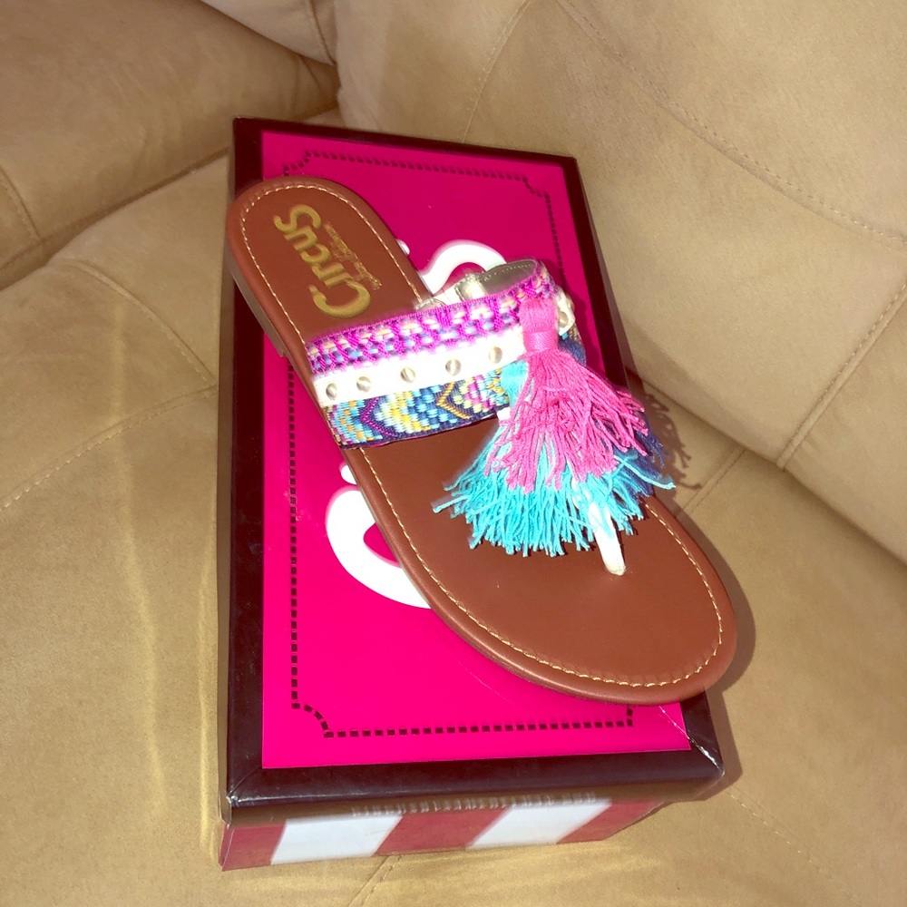 Circus by Sam Edelman cute thongs